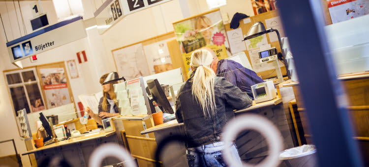Det här är en bild på biljettförsäljning över disk
