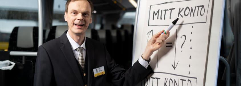 Resenär blippar en biljett på bussen