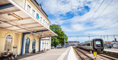 Bild på stationshuset vid Nybro station